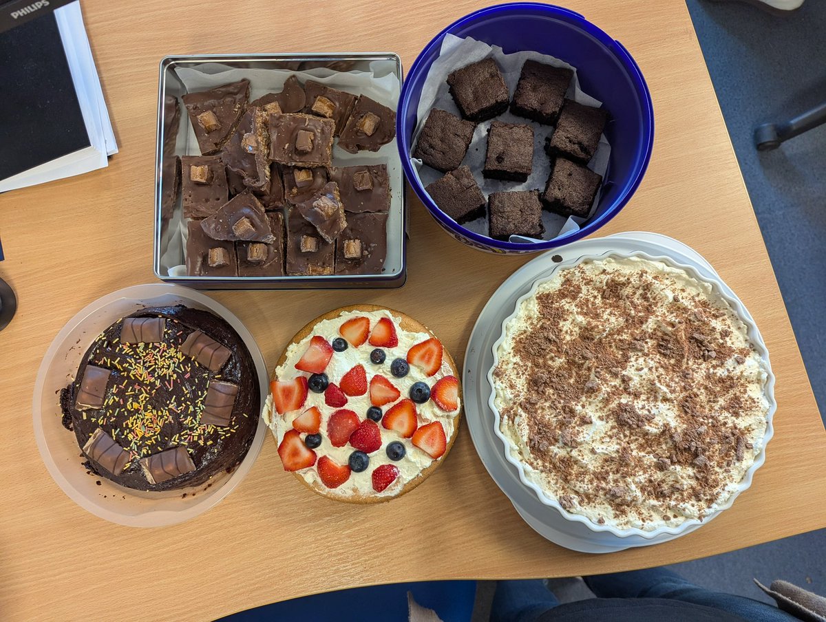 MartinTolhurst1's tweet image. Baking, bonding, and giving back! Today’s bake sales across all 4 offices are raising funds for Making Miracles - and a little friendly competition is underway! 🍩💙
 
#TeamTolhurst #BakeOff #MakingMiracles #OfficeFun #CharityFundraising