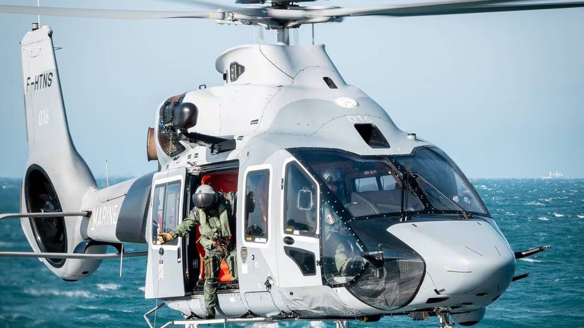 ZaFly24's tweet image. 👀H-160 and ATL-2 spotted near Cherbourg in Normandy, likely to secure the #RolexFastnetRace
finish.
@PAFofficiel  is expected around 4 p.m.✈️✈️