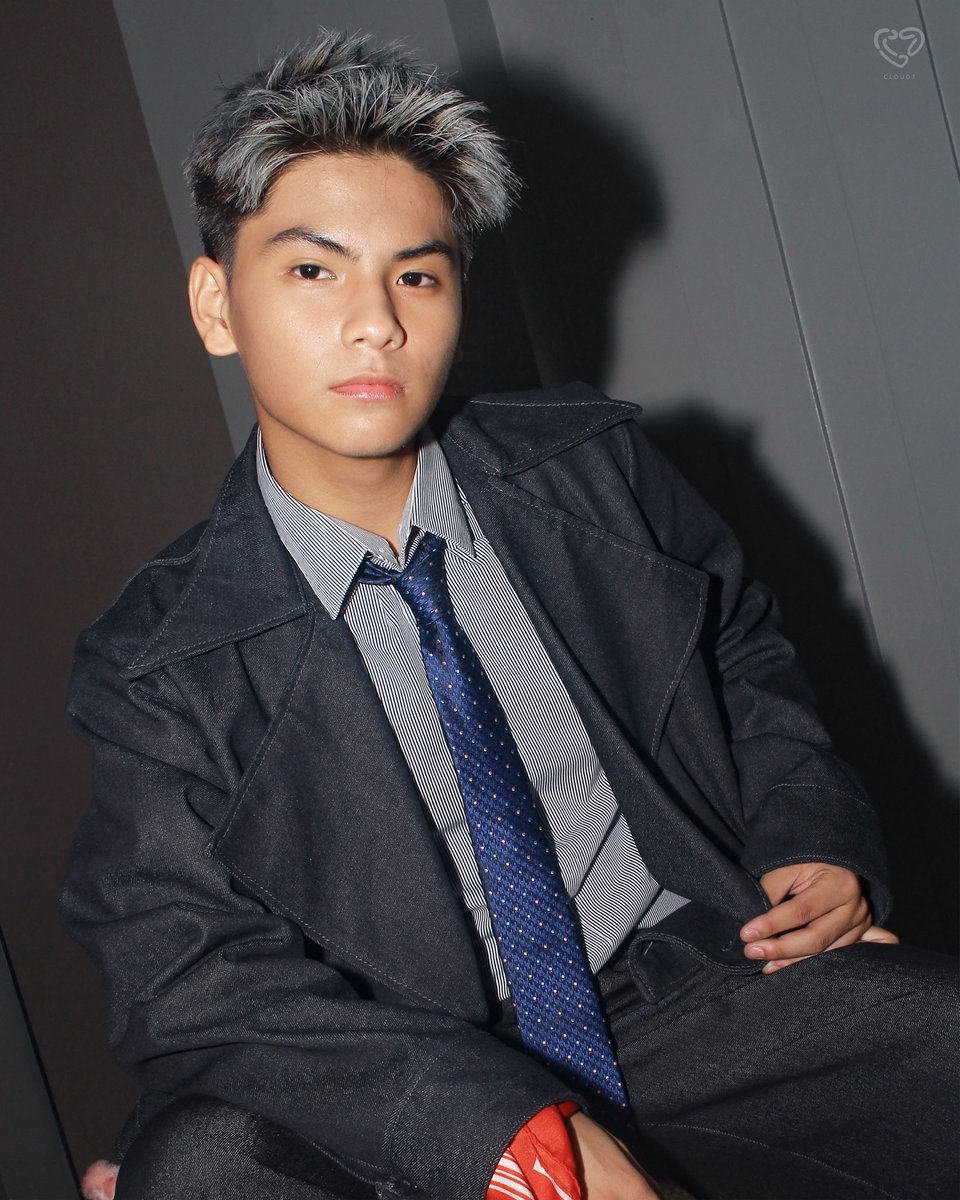 cloud7_ph's tweet image. [#PhotoSeries] 1-4 of 7

“Fizzy like Friz, fierce by default. C7’s got the look and the flavor.” 🥤🔥

Photograph/@iammigggy
Styling/@rxandy
Styling Asst./@yeoh.stylestudio and @roydloyola

#CLOUD7_ph #PHEntertainment #PHMusic #GooddayFriz