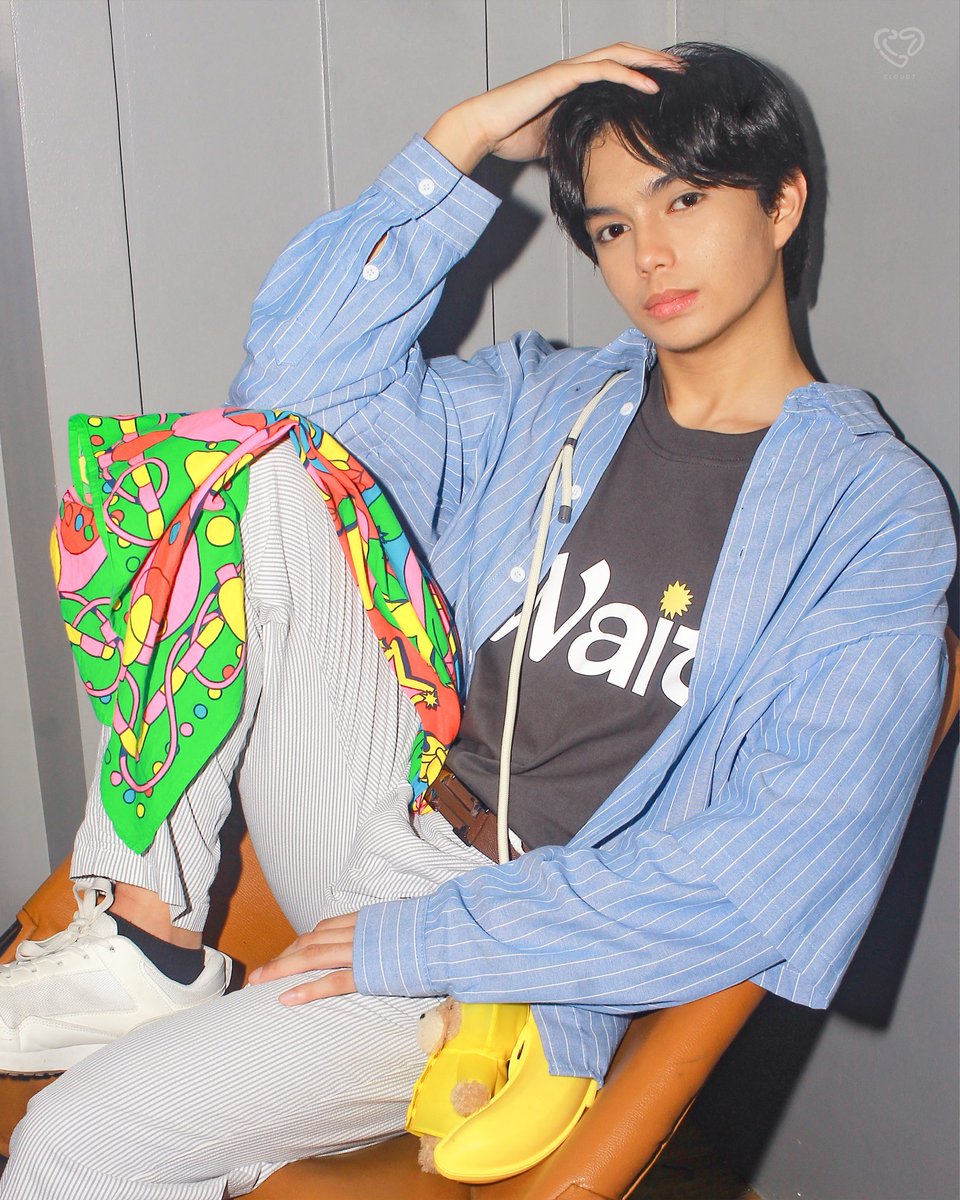 cloud7_ph's tweet image. [#PhotoSeries] 1-4 of 7

“Fizzy like Friz, fierce by default. C7’s got the look and the flavor.” 🥤🔥

Photograph/@iammigggy
Styling/@rxandy
Styling Asst./@yeoh.stylestudio and @roydloyola

#CLOUD7_ph #PHEntertainment #PHMusic #GooddayFriz