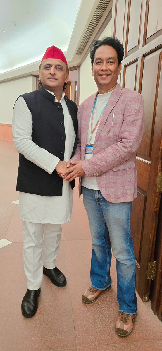 Ashish K Singh (ABP News) (@ashishsinghlive) on Twitter photo Met SP Preaident & Sr LS MP <a href="/yadavakhilesh/">Akhilesh Yadav</a> ji after long time today in the Parliament. Always so affable 🤗
<a href="/samajwadiparty/">Samajwadi Party</a> <a href="/aashishsy/">Aashish Yadav</a> Met SP Preaident & Sr LS MP <a href="/yadavakhilesh/">Akhilesh Yadav</a> ji after long time today in the Parliament. Always so affable 🤗
<a href="/samajwadiparty/">Samajwadi Party</a> <a href="/aashishsy/">Aashish Yadav</a>