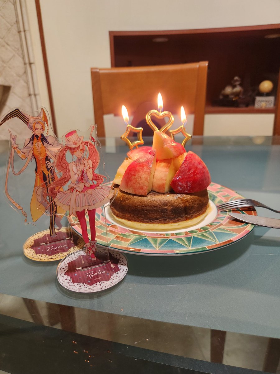samarasketch's tweet image. 誕生日は数日前でしたが、きちんと祝ったことがなかったので、「バースデーパンケーキ」を作って、月が終わる前に家でミニお祝いをしました! 🥳✨️