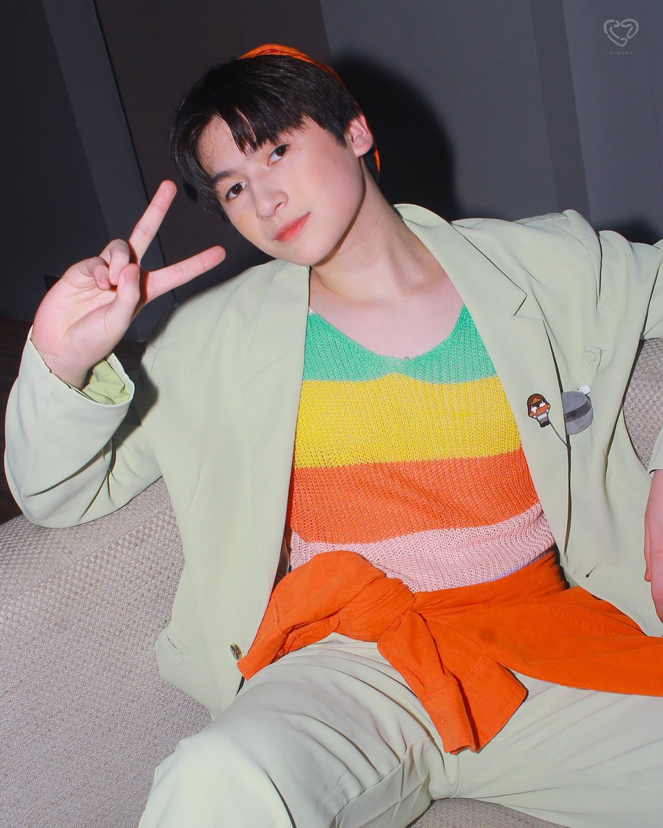 cloud7_ph's tweet image. [#PhotoSeries] 5-7 of 7

“Fizzy like Friz, fierce by default. C7’s got the look and the flavor.” 🥤🔥

Photograph/@iammigggy
Styling/@rxandy
Styling Asst./@yeoh.stylestudio and @roydloyola

#CLOUD7_ph #PHEntertainment #PHMusic #GooddayFriz