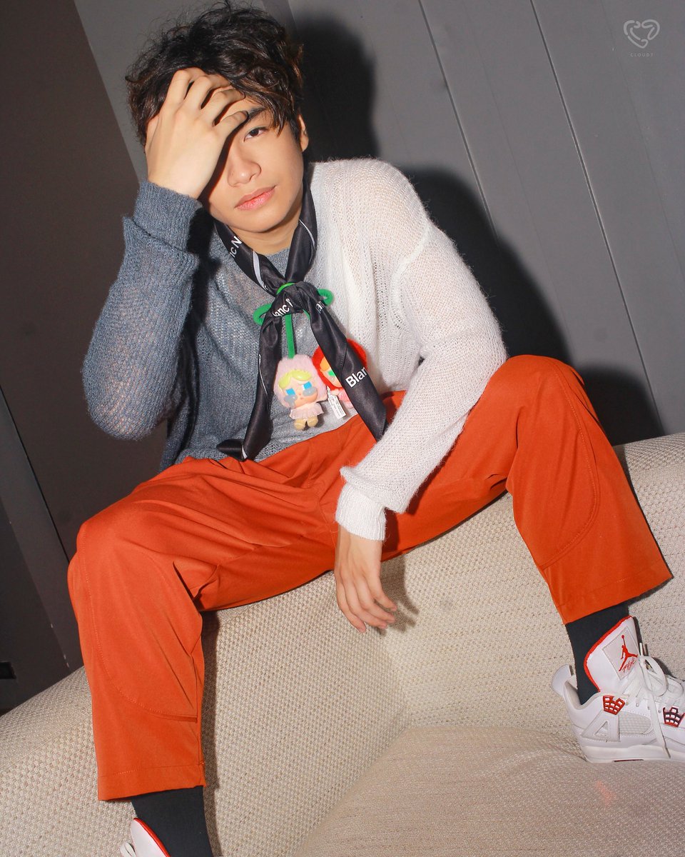 cloud7_ph's tweet image. [#PhotoSeries] 5-7 of 7

“Fizzy like Friz, fierce by default. C7’s got the look and the flavor.” 🥤🔥

Photograph/@iammigggy
Styling/@rxandy
Styling Asst./@yeoh.stylestudio and @roydloyola

#CLOUD7_ph #PHEntertainment #PHMusic #GooddayFriz