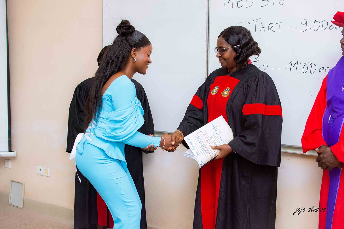 FynSimi's tweet image. 2 years paid off 🥰 the sweat, tears and sleepless nights.
Guess what … your sdg girl just bagged a Masters degree in public health and hygiene. 
My advocacy
Ps 46:5 🩵

#sdggirl #blooddonation #health #unicef #minsante #kumbagirl