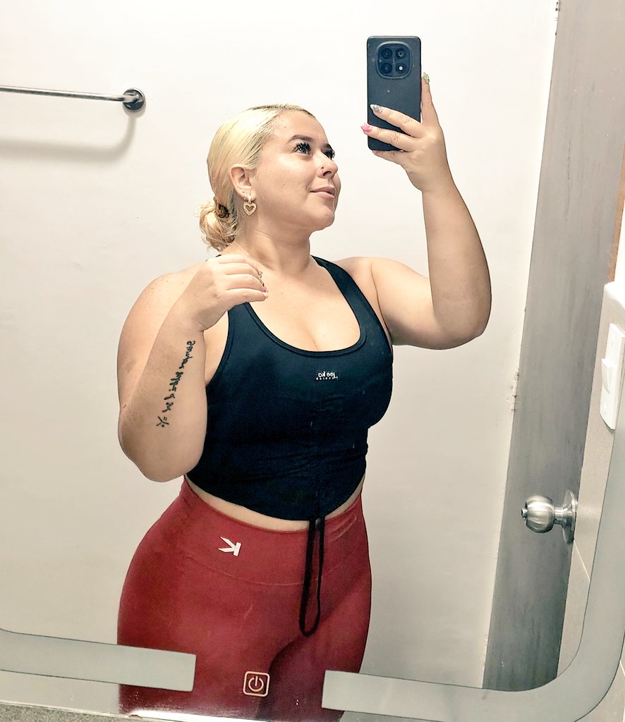 Casi viernesssss!!! Planes para hoy? Por aquí mucho trabajo 🤪.
