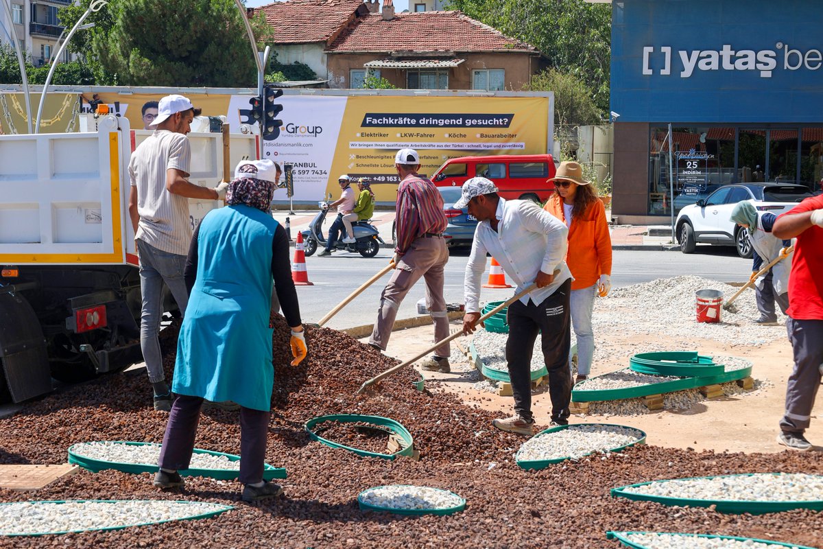 Şehrimizin Estetiği İçin Durmaksızın Çalışıyoruz! 📷
Park ve Bahçeler Müdürlüğümüz, şehrimizin daha yeşil, daha estetik ve daha yaşanabilir bir hale gelmesi için çalışmalarını aralıksız sürdürüyor.

Refüjlerden kavşaklara, park alanlarından yürüyüş yollarına kadar pek çok noktada