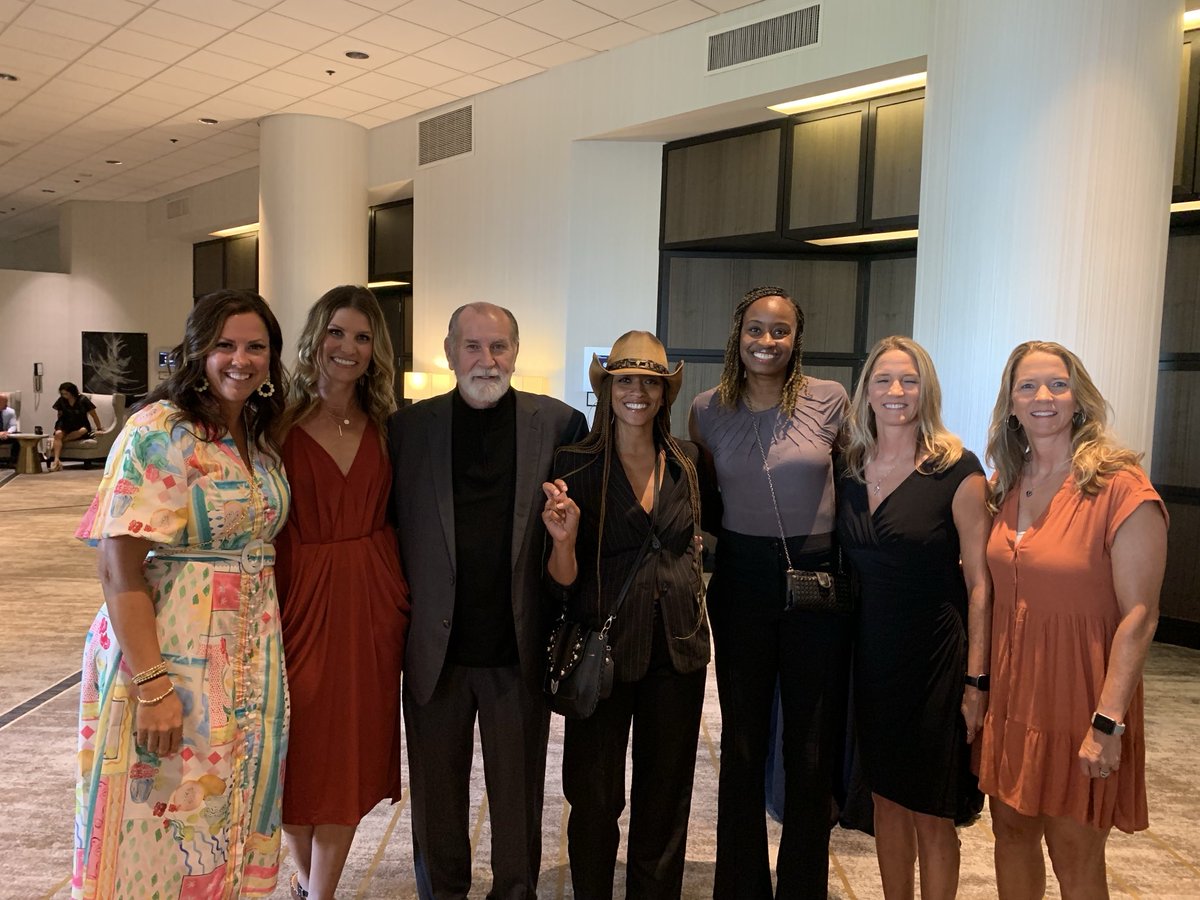 MADE MY NIGHT TO.HAVE TCU WBB🏀LEGENDS JIMANNE BAKER / JENNA LOHSE /ADRIANNE ROSS /  SANDORA IRVIN / JILL - AMY SUTTON AT MY TGCA HOF INDUCTION LAST WEEK IN ARL. 1st CLASS YOUNG LADIES THAT COULD HOOP AND ALL WERE ULTIMATE TEAMMATES! 8 YRS AT TCU, 7NCAA TOURN WITH HC JEFF MITTIE