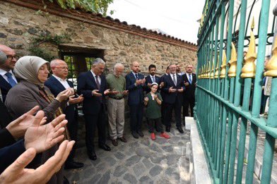 Bursa Kültür Turizm (@kulturturizm16) on Twitter photo ++ Ayrıca programda Prof Dr. Bilal kemikli, Prof Dr. Mustafa Kara ve Doç Dr. Murat Yurtsever İsmail Hakkı Bursevi ve Eserleri hakkında mini bir konferans verdi.
Heyet, programın ardından İsmail Hakkı Bursevi yi kabri başında ziyaret ederek hatim duasına katıldılar. <a href="/kamilozr/">Dr. Kamil ÖZER</a> ++ Ayrıca programda Prof Dr. Bilal kemikli, Prof Dr. Mustafa Kara ve Doç Dr. Murat Yurtsever İsmail Hakkı Bursevi ve Eserleri hakkında mini bir konferans verdi.
Heyet, programın ardından İsmail Hakkı Bursevi yi kabri başında ziyaret ederek hatim duasına katıldılar. <a href="/kamilozr/">Dr. Kamil ÖZER</a>
