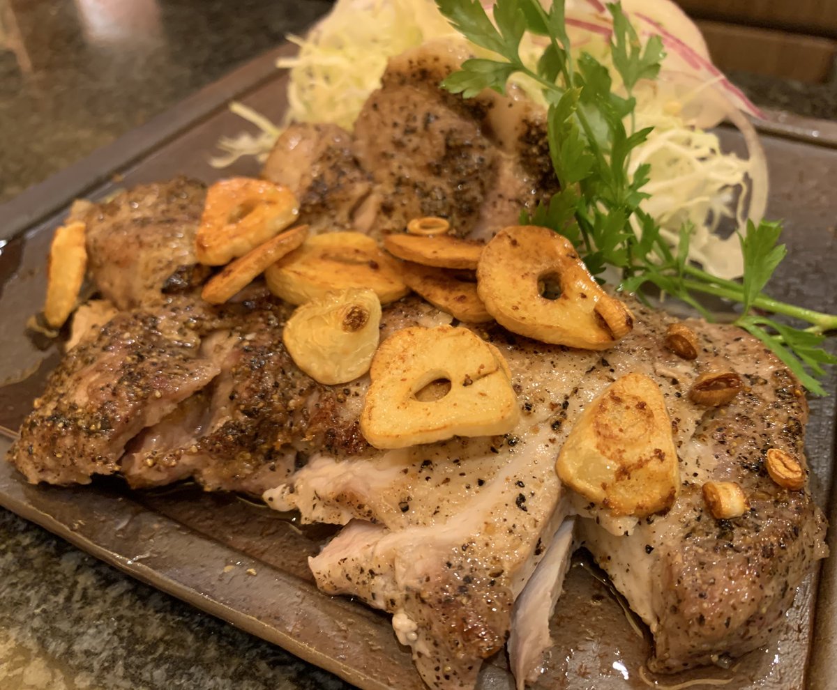 とんかつマンジェ(大阪/八尾)さん🐷🐽
わがままメニューの「ポークガーリック（黒豚L）」
ヒール🍺との相性抜群🙆‍♀️🙆‍♀️旨~~~っ💝旨~~~っ😍旨~~~っ😻堪らんね😇