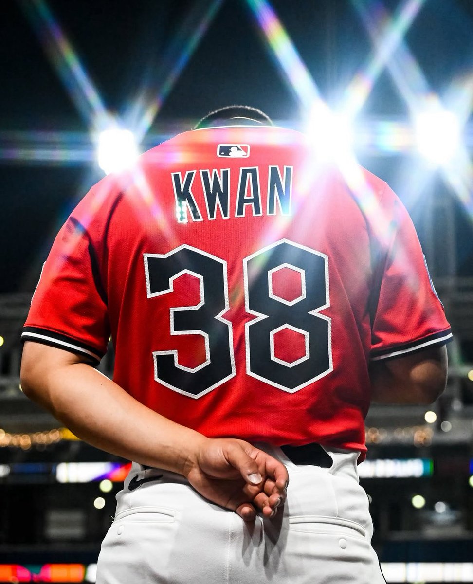 1CLEbaseballfan's tweet photo. Keep him in Cleveland @CleGuardians https://t.co/jAB0SV0vjb