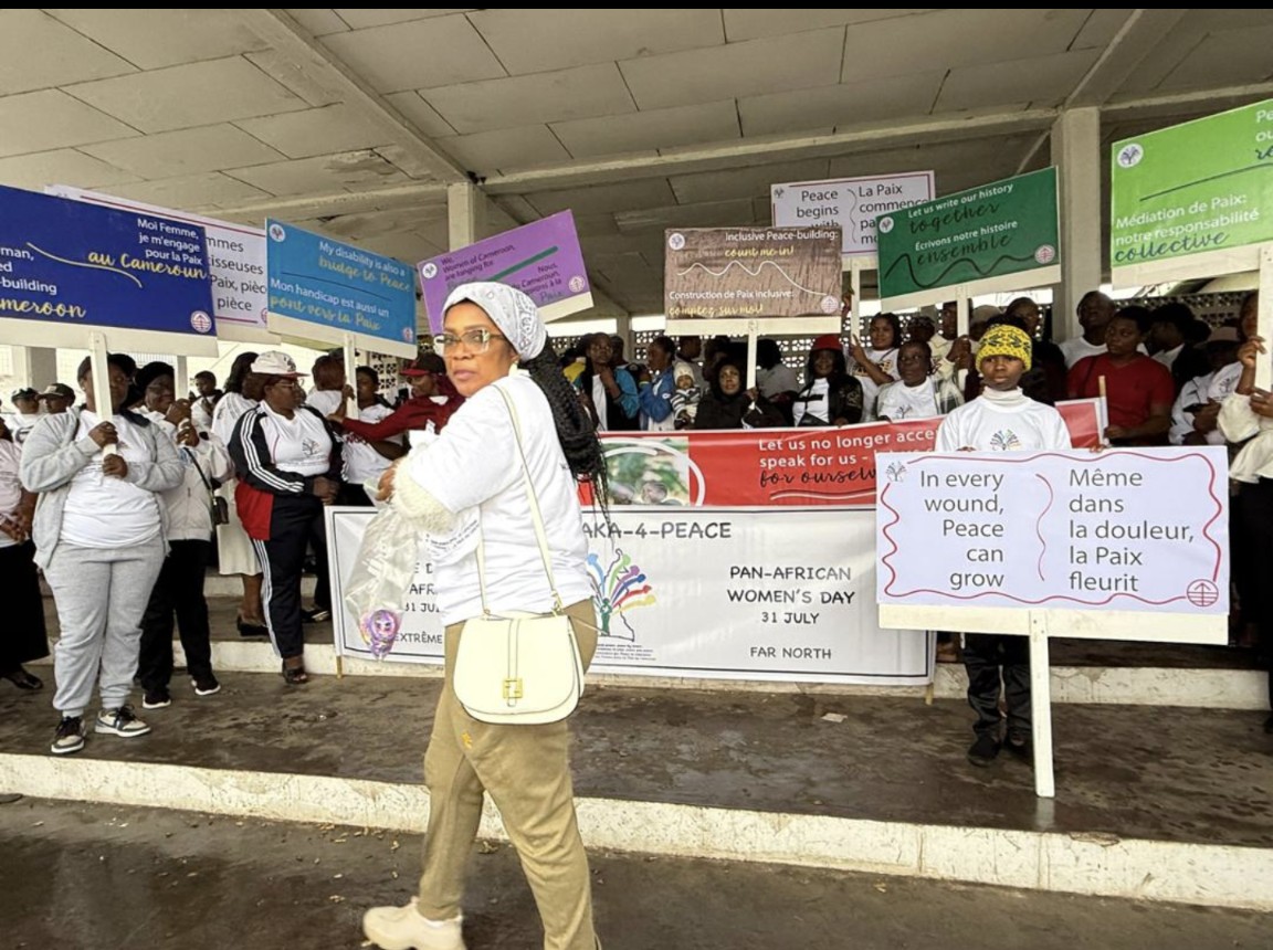 💪Nos pas sont plus forts que les promesses vides!

À l’occasion de la Journée de la femme africaine, nous marchons pour la paix, l’égalité et la justice climatique à travers l’Afrique centrale!

🔁 Retweetez si vous croyez en un avenir féministe pour la CEEAC 🌍 #WakaWaka4Peace