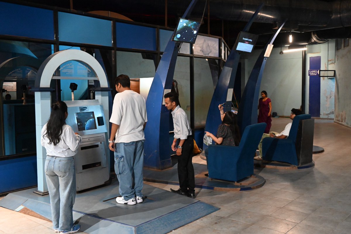 GujScienceCity's tweet photo. વિજ્ઞાન અને અંતરિક્ષની અદ્દભુત સફર!
Hall of Space અને Hall of Scienceમાં વિઝિટર્સે જ્ઞાન અને ટેક્નોલોજીના અદ્ભુત પ્રદર્શનનો અનુભવ માણ્યો.
#HallOfSpace #HallOfScience #ScienceCityAhmedabad #STEMLearning #ExploreScience #InnovationHub #VisitorExperience @PMOIndia @CMOGuj @GovernorofGuj @IndiaDST @DSTGujarat @InfoGujarat @drvrajesh