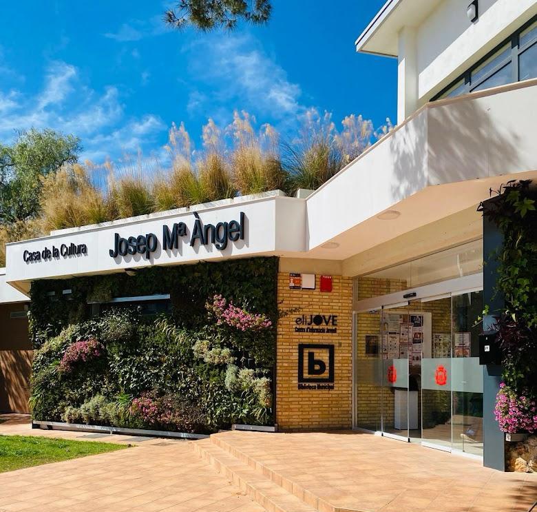 😱 José María Ángel tiene una biblioteca dedicada en su pueblo, L’Eliana ¿Consideras que deben retirarle el nombre tras descubrirse su fraude y presunto delito?

🔄 SI
❤️ NO