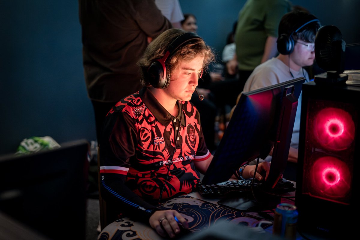 Bloody ell, best lan pic ever taken of me I think, ty <a href="/GrimyRannarr/">Freddie</a>!
#NewProfilePic