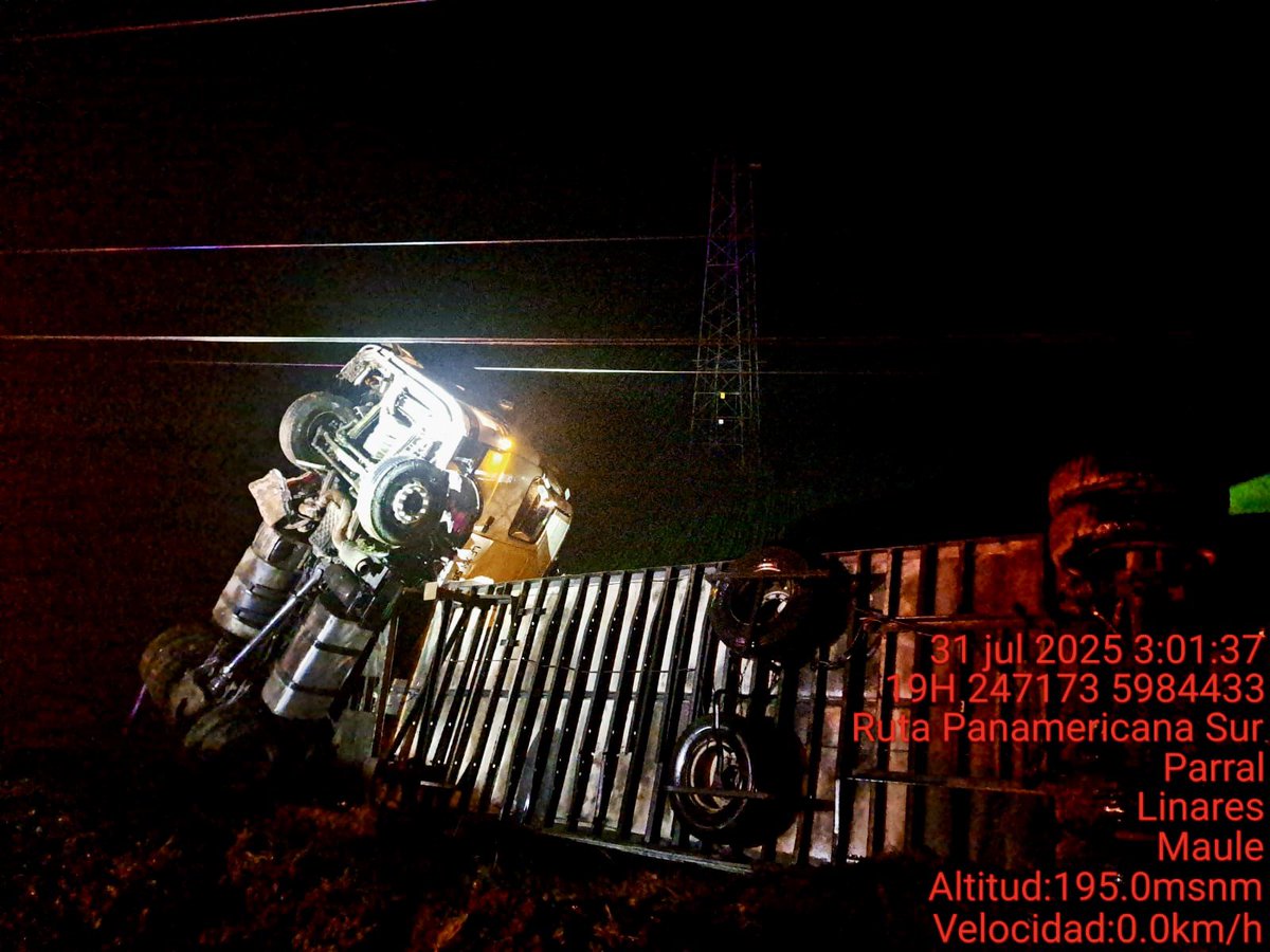 🛑 #MOPInforma CORTE PARCIAL tránsito norte a sur RUTA 5 Habilitada una vía km 352 sector límite regional Perquilauquén #Ñiquén por choque de camión con barreras laterales volcando en predio particular.
PRECAUCIÓN 
#Ñuble
