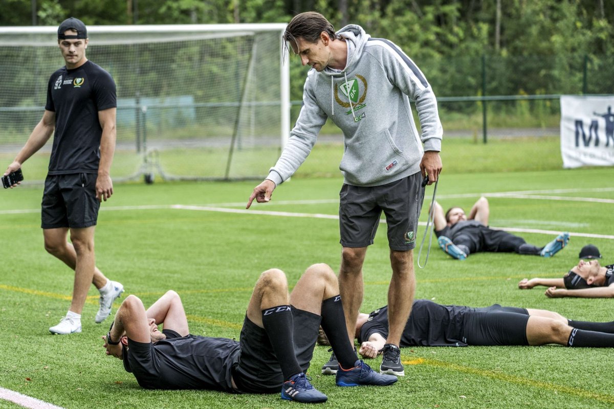 Färjestad närmar sig slutet på sommarfysen – med bättre resultat än i fjol.

Med justerat träningsupplägg ska laget stå starkare när säsongen går in i sitt avgörande skede.

"Vi har gjort en svinbra sommar och jag är jättenöjd med spelarna"

vf.se/2025/07/31/fys… #fbkse