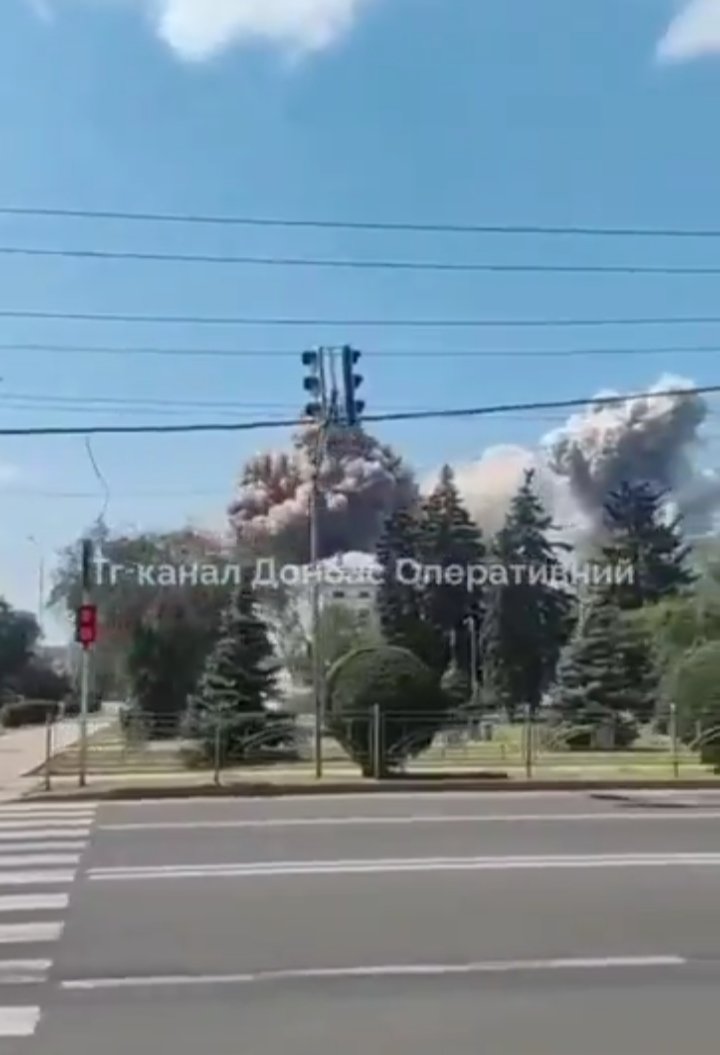 BREAKING; Massive RUSSIAN strikes with FAB bombs reported in Donetsk Oblast!!