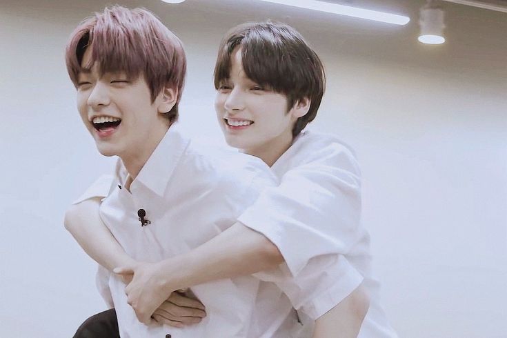 TXTCHART_KR's tweet photo. SOOBIN and HUENINGKAI will take the stage as Special MCs for tomorrow's Music Bank. 
@TXT_members @TXT_bighit https://t.co/fULTlTnyb6