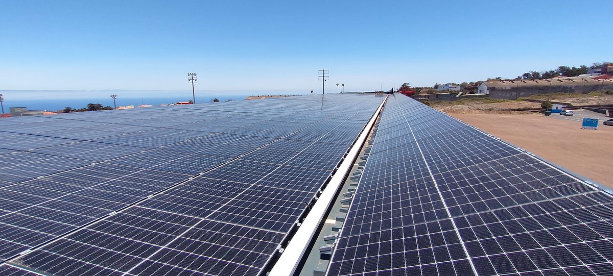 CDTOficial's tweet photo. 🤝 #EAVE ha llevado a cabo un proyecto de instalación fotovoltaica de autoconsumo en la #CiudadDeportiva 

🔗 https://t.co/VmSUk5U9Gr 

#CDTenerife #LaBregaNosUne https://t.co/ohSqkZwQdd