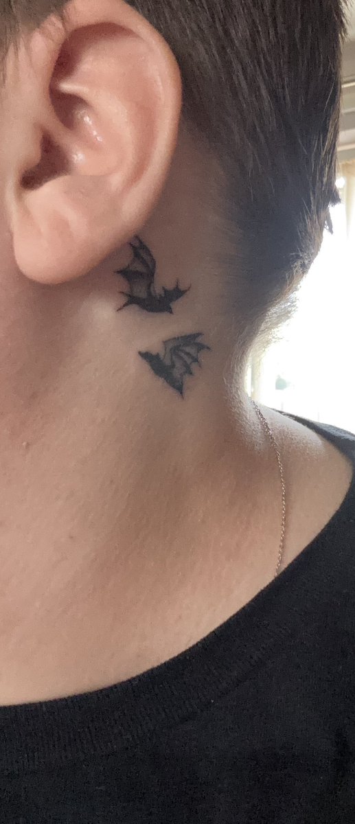 AlexAEterna's tweet image. 2 new flash tattoos I got yesterday 🖤