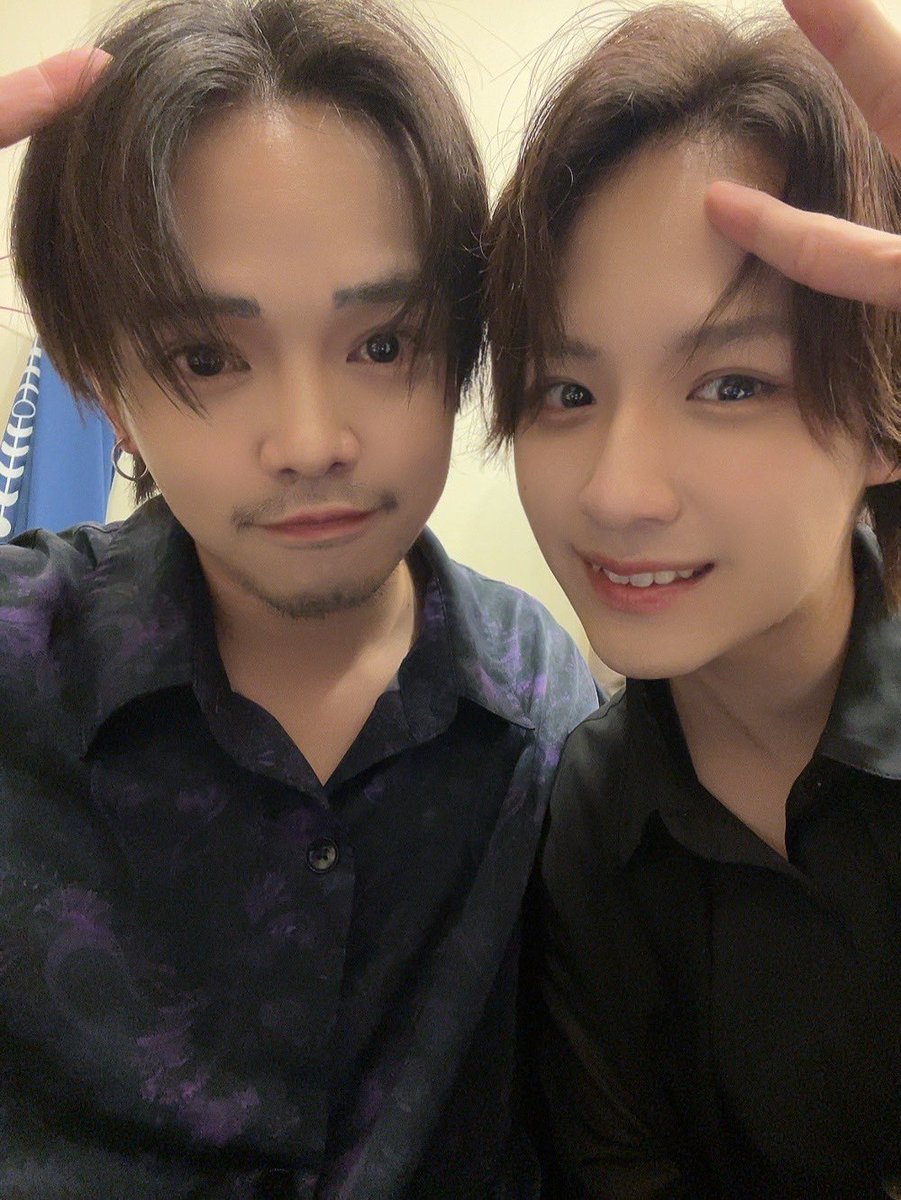 #舞台アーカイヴ
2日目！2公演目！
ご来場ありがとうございました！

とてもハードな内容で明日からの怒涛の2公演続きにひぃひぃしてます！💦

皆様からのご感想なとがとても力になってます！ありがとうございます😭

明日の2公演もよろしくお願いします！

だーいすきなつとむくん！📸