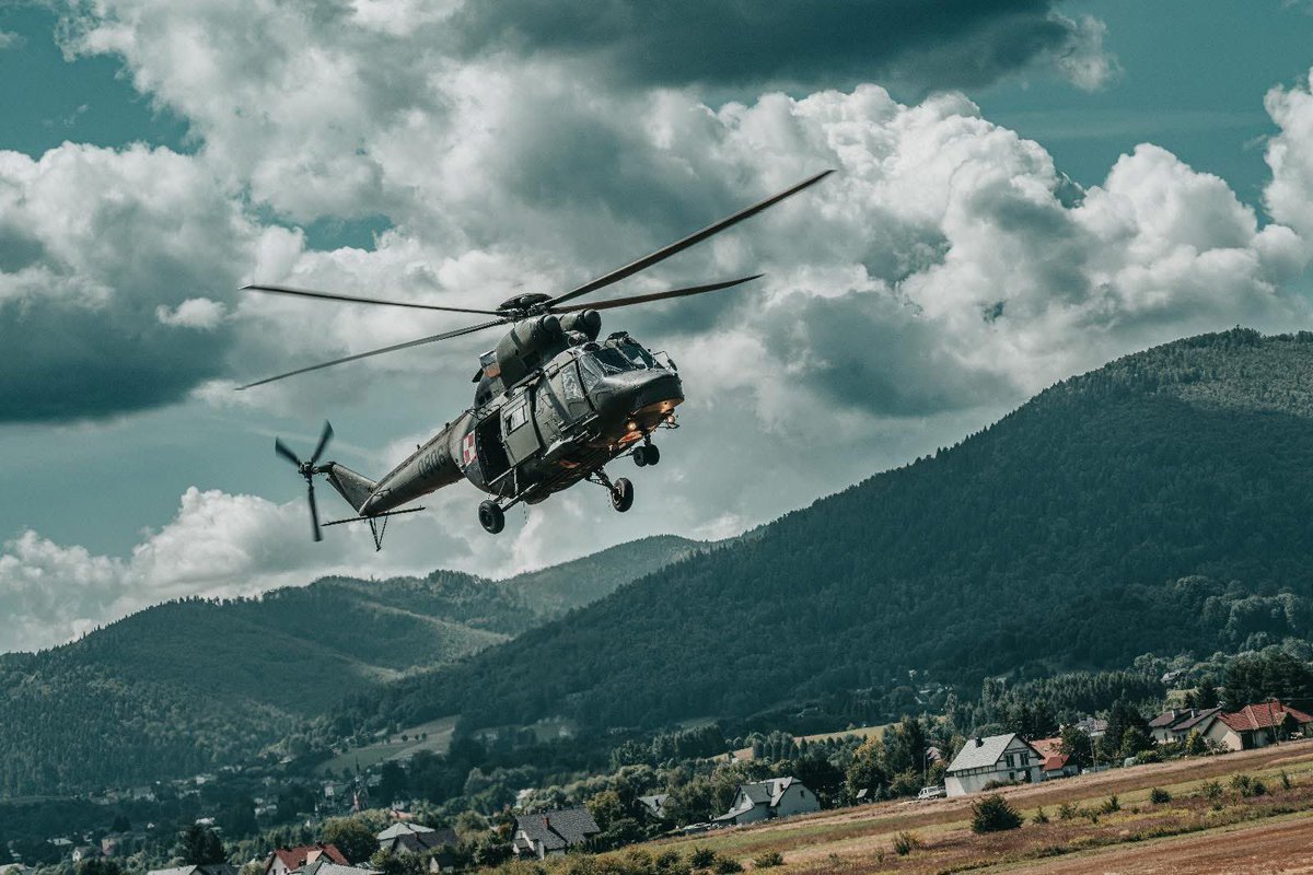 _6BPD_'s tweet image. ◾️Trwa „Jump Week 25”- jedyne takie ćwiczenie organizowane w Wojsku Polskim. 🪂

W trakcie ćwiczenia odbyły się skoki do Jeziora Żywieckiego. W desantowaniu do wody wzięli udział spadochroniarze #6BPD oraz zagraniczne delegacje. W sumie skok do jeziora wykonało 170 wojskowych.