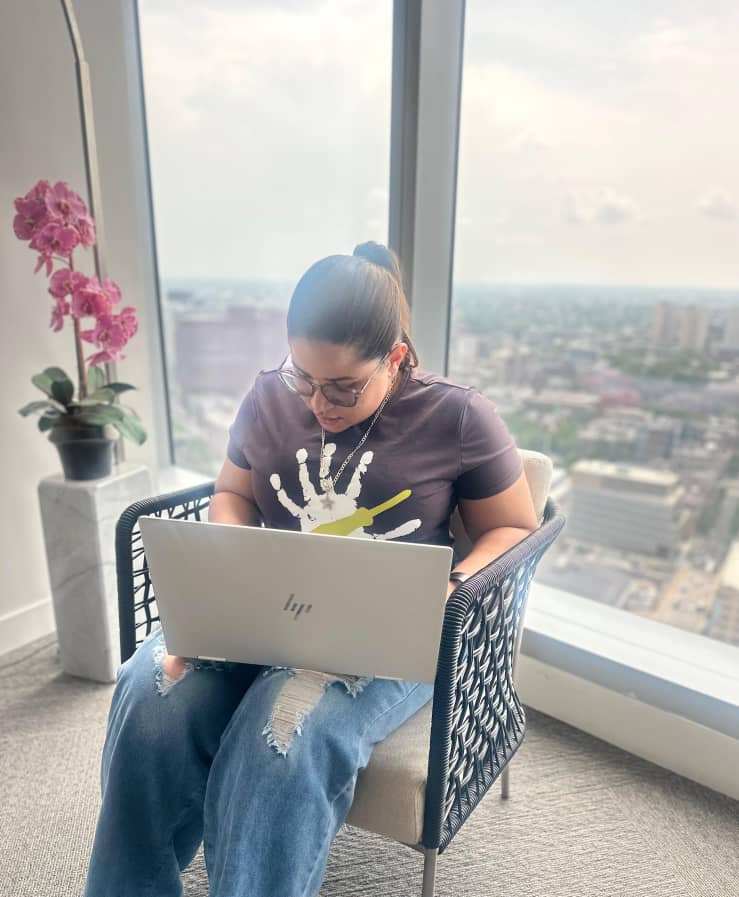 FixtopsMobile's tweet image. Our skilled technicians are on standby trained, trusted, and ready to fix your devices with precision and care.

Just send in your repair request and we’ll take it from there fast, reliable, and wherever you are!

#WeAreReady #SkilledTechnicians #FixWithFixtops #RepairExperts