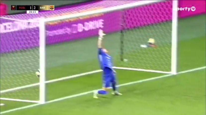 La mano arriba 🙋🏽‍♂️ 
Cintura sola 🕺
Da media vuelta 🔃
Danza Kuduro 🪩
No te canse ahora 😵
Que esto solo empieza 🙈
Mueve la cabeza 🙆🏽‍♂️
Danza Kuduro 🐭