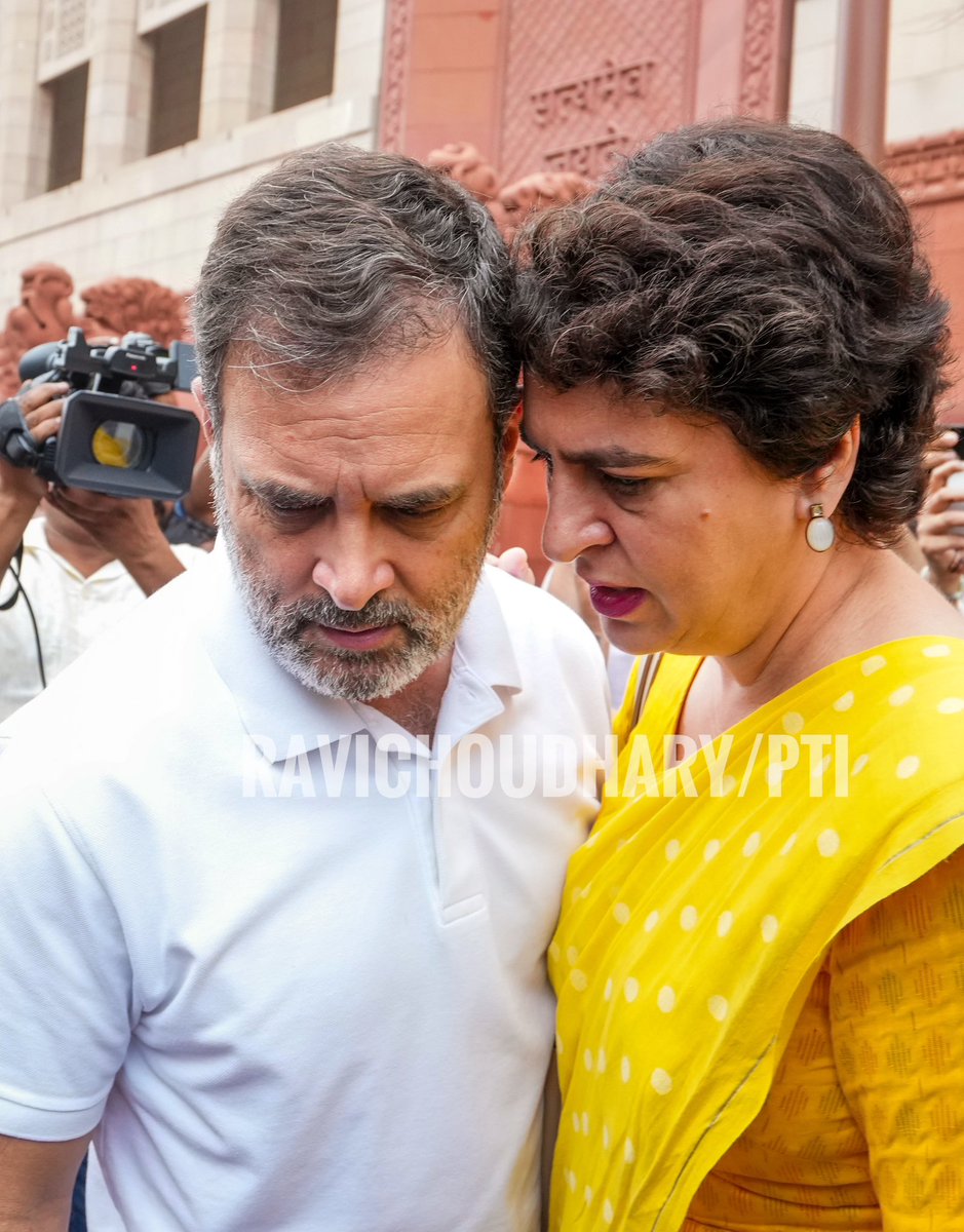 choudharyview's tweet image. आज की तस्वीर !
LOP in the Lok Sabha and @INCIndia leader @RahulGandhi with party MP @priyankagandhi during the Monsoon session of Parliament, #Newdelhi
@PTI_News
#monsoonsession2025 #parliamentsession2025