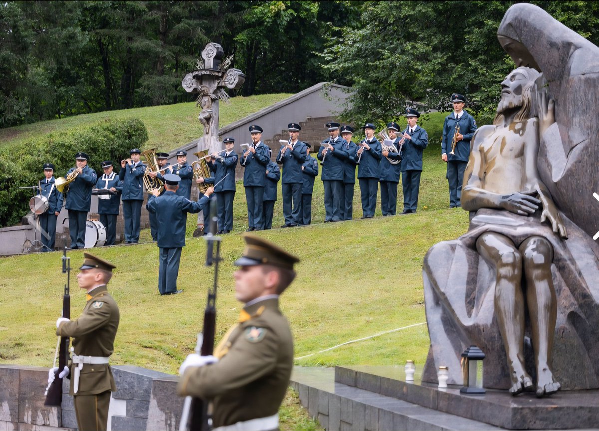 „Tegul auganti karta būna verta kritusių didvyrių“. Man buvo garbė atstovauti Ministrą Pirmininką Medininkų žudynių 34-ųjų metinių minėjimuose. Fot.15min