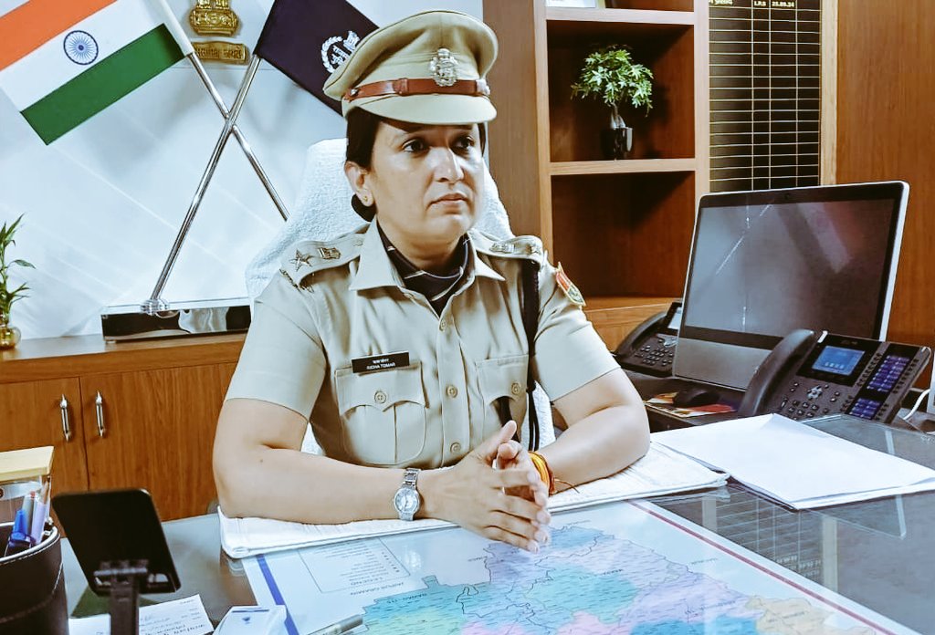 🔹अब किसी भी अपराध, समस्या या संदिग्ध गतिविधि की सूचना देना हुआ आसान।
🔹आपकी पहचान पूर्णतः गोपनीय रखी जाएगी।
🔹आपातकालीन स्थिति में घबराएं नहीं, तुरंत कॉल करें।
🔹पुलिस अब सिर्फ सुरक्षा नहीं, सहयोग की भावना से हर वक्त आपके साथ है।

आपकी एक सूचना, किसी की ज़िंदगी बचा सकती है। इसे