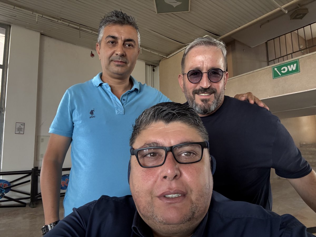 İki özel iki şampiyon at sahibimiz GÖKHAN YILDIZ ve METİN KORUCU an itibari ile Ankara hipodromunda buluştular BÜYÜK YILDIZ ile GÖKHAN YILDIZ ve BİRÇETİN ve yeni nesil aygırımız AKATAHAN ile METİN bey güzel ve keyifli bir sohbet oldu