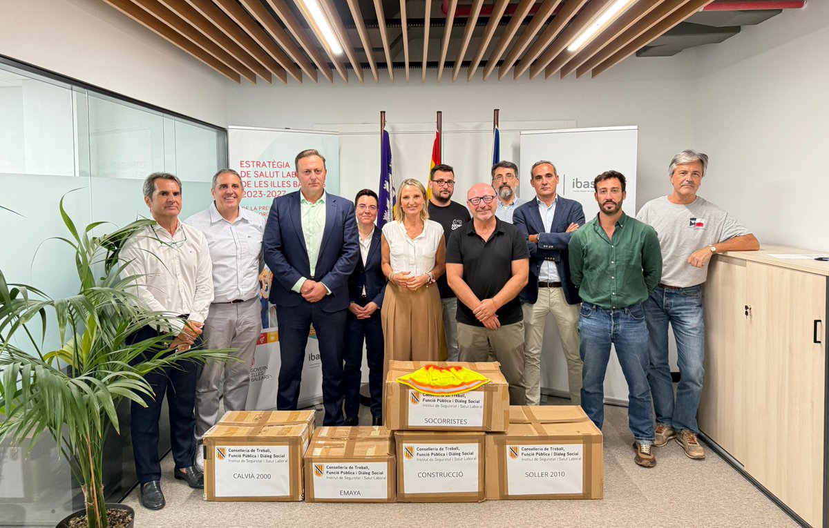 UGT Balears (@ugtillesbalears) on Twitter photo 👷 Bienvenidos los 1.175 CUBRENUCAS para que lxs trabajadorxs de construcción, socorrismo y limpieza viaria se protejan del calor.
📦Los entrega a empresas del sector <a href="/TreballGOIB/">TreballGOIB</a> a través del <a href="/Ibassal_Goib/">IBASSAL (GOIB)</a>.
🌞El calor es un riesgo laboral al que hay que dar respuestas. 👷 Bienvenidos los 1.175 CUBRENUCAS para que lxs trabajadorxs de construcción, socorrismo y limpieza viaria se protejan del calor.
📦Los entrega a empresas del sector <a href="/TreballGOIB/">TreballGOIB</a> a través del <a href="/Ibassal_Goib/">IBASSAL (GOIB)</a>.
🌞El calor es un riesgo laboral al que hay que dar respuestas.