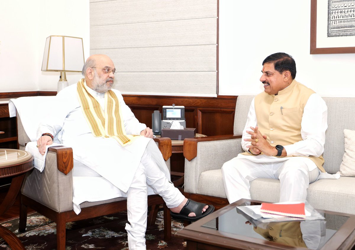 आज नई दिल्ली में केंद्रीय गृह एवं सहकारिता मंत्री माननीय श्री <a href="/AmitShah/">Amit Shah</a> जी से शिष्टाचार भेंट कर मार्गदर्शन प्राप्त किया।