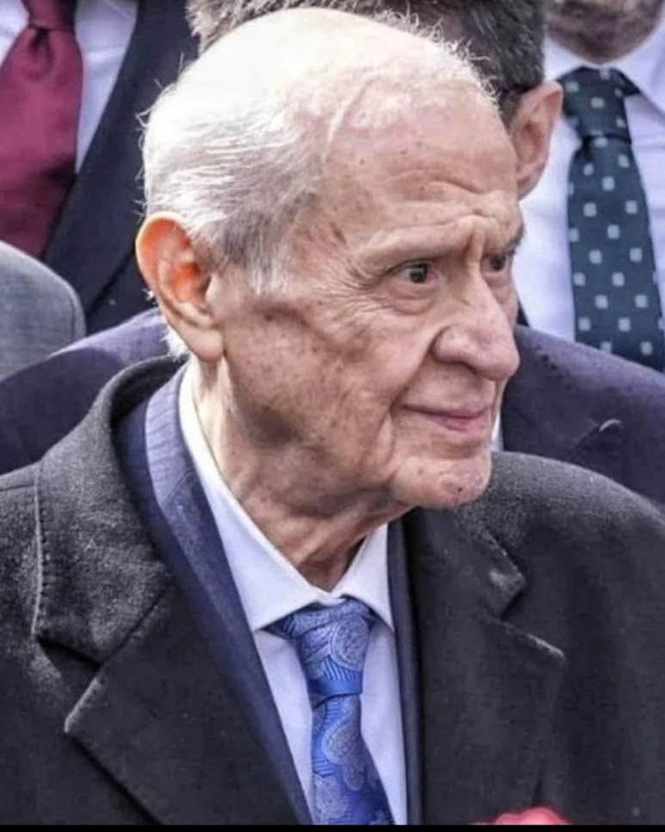 Bu adam etnik kimliğini açıklamalıdır!