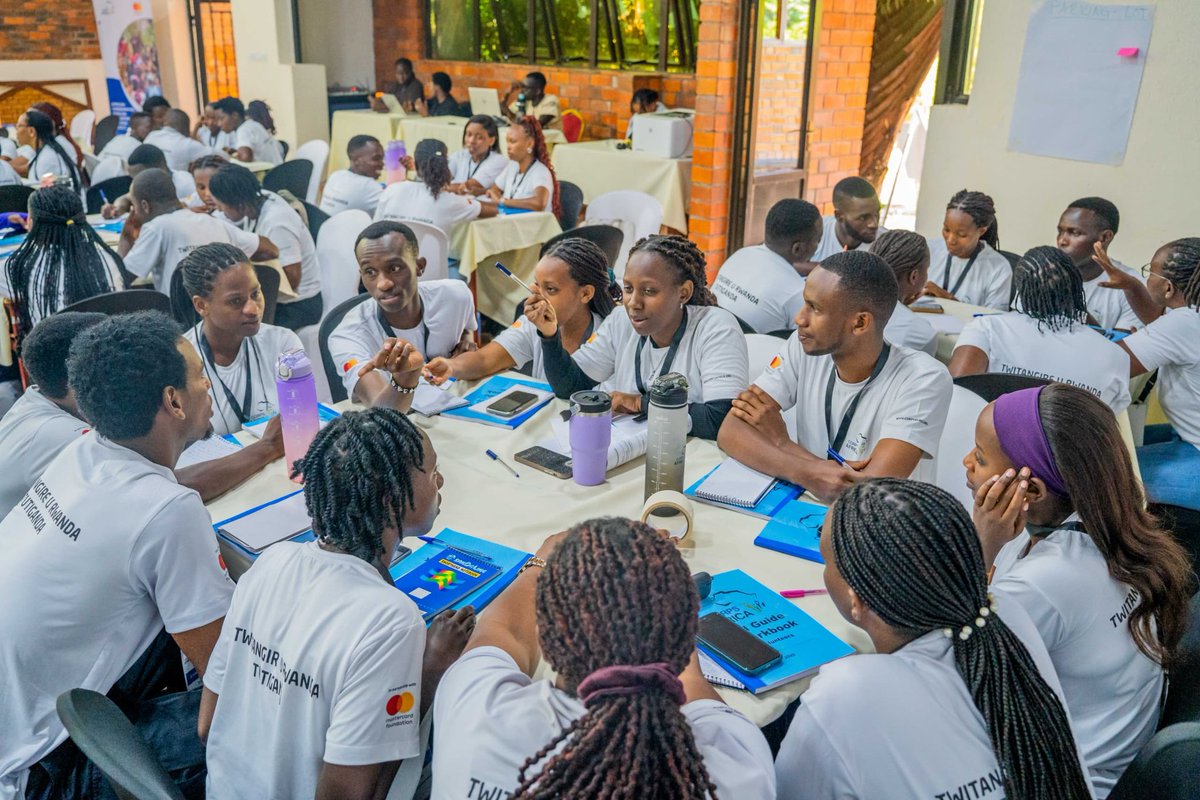 NutritionistEmm's tweet photo. As trainees preparing to become community volunteers with @CorpsAfricaRda, we are diving deep into key community development approaches: Community-Led Development, Human-Centered Design, and Asset-Based Community Development. Excited to learn and apply these tools 💪🏾.🌱🤝#Cohort7 https://t.co/Zw3Xf11OxG