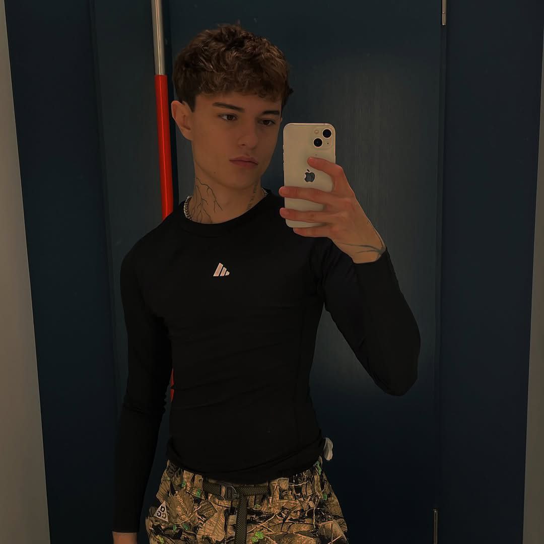 When someone ask me for a date 🤭 
<a href="/bnnytwnk/">Benny</a> link ⏬️