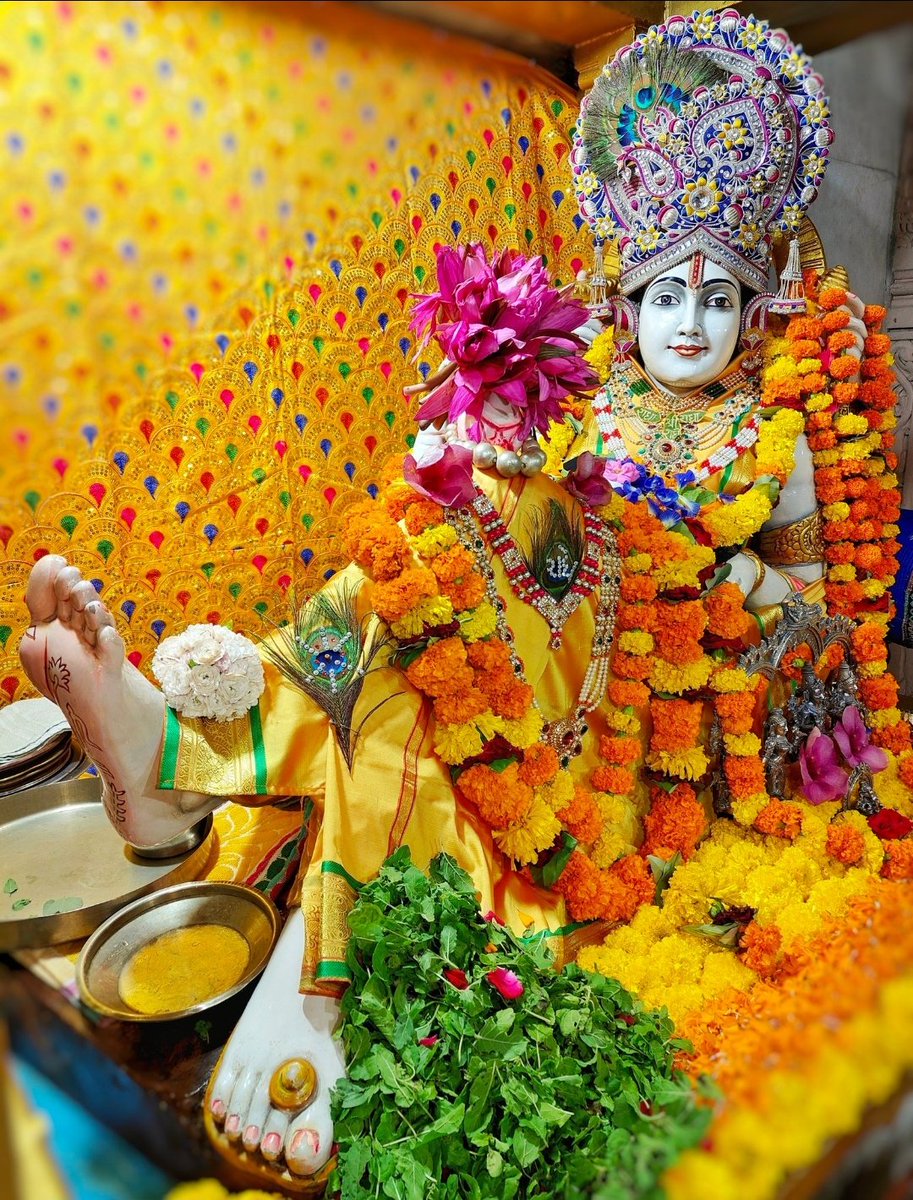 *श्री भालका तीर्थ (कृष्ण धाम), प्रभासक्षेत्र - गुजरात (सौराष्ट्र),*
दिनांकः 31 जूलाई 2025,श्रावण शुक्ल सप्तमी - गुरुवार
*मध्याह्न शृंगार*