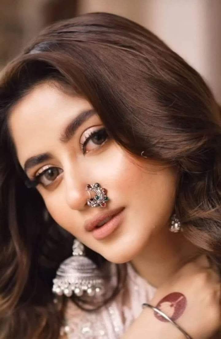 وشال پلکیں دراز آنکھیں مصوری کا کمال آنکھیں 
شراب رب نے حرام کردی خدا کی بندی سنبھال آنکھیں ♥️ #قومی_زبان