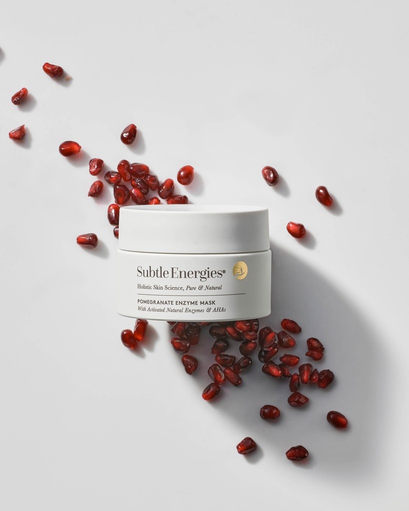 Subtle_Energies's tweet photo. Experience the advanced exfoliating power of the Pomegranate Enzyme Mask. Designed to reveal brighter, fresher skin through the transformative effects of polyphenols. Enriched with activated pomegranate enzymes and natural AHAs. https://t.co/SSEGDmdCTO https://t.co/RYMhyuDAEv