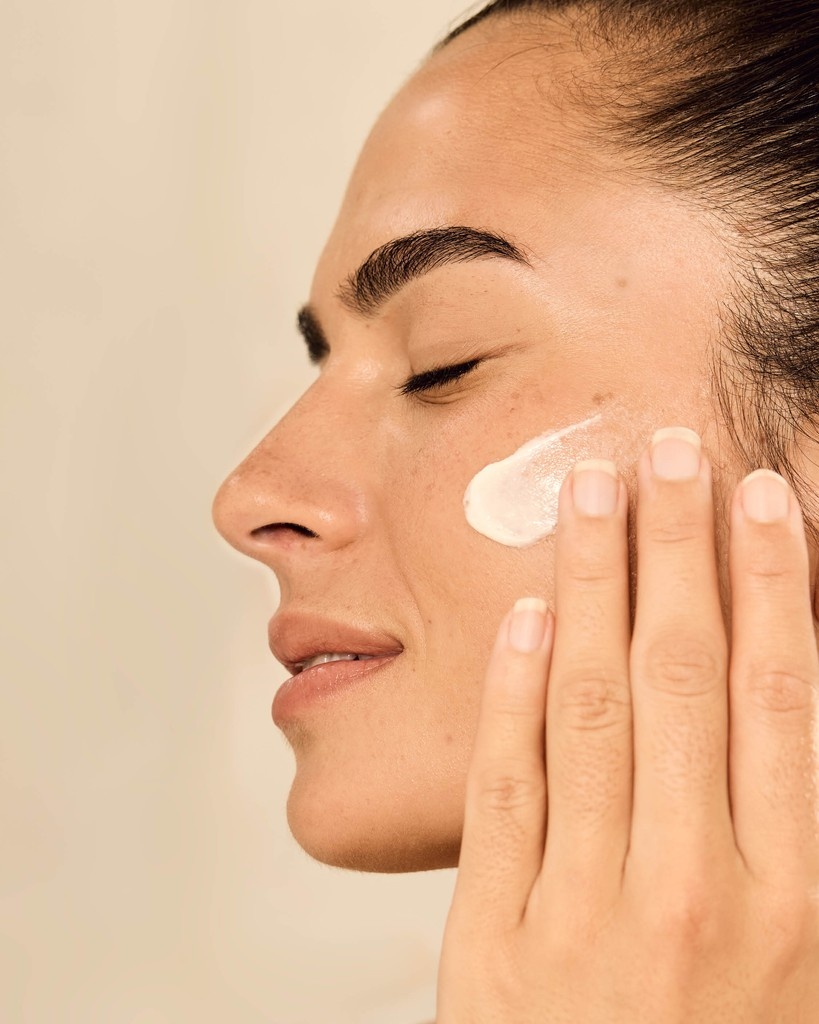 Subtle_Energies's tweet photo. Experience the advanced exfoliating power of the Pomegranate Enzyme Mask. Designed to reveal brighter, fresher skin through the transformative effects of polyphenols. Enriched with activated pomegranate enzymes and natural AHAs. https://t.co/SSEGDmdCTO https://t.co/RYMhyuDAEv