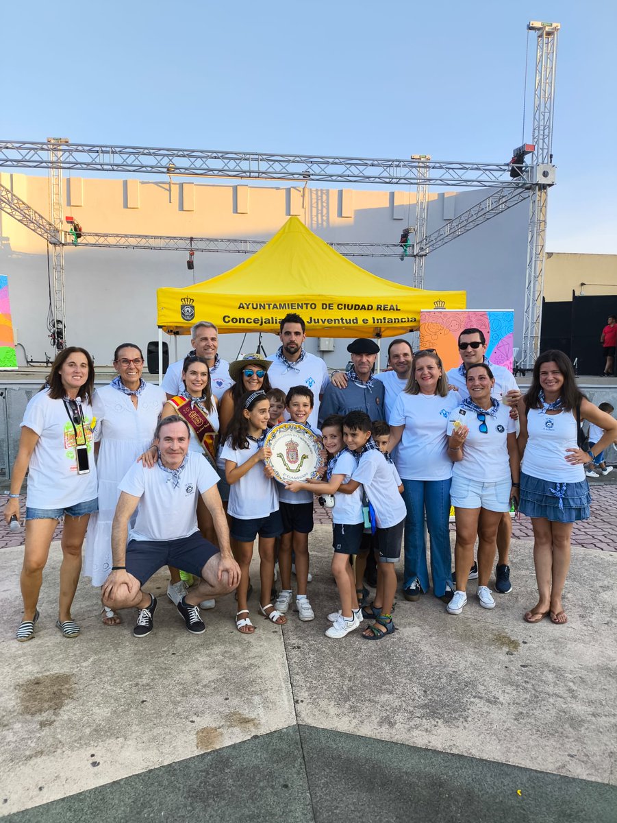AYTO_CIUDADREAL's tweet photo. 👨‍👩‍👦‍👦El Concurso de Limoná Sin bate récord de participación en un ambiente festivo y familiar de Pandorga.
https://t.co/GnPlpya8hc

@Pandorga_CR #Pandorga #familias #concurso #limonasin https://t.co/IAYnLH5EuC