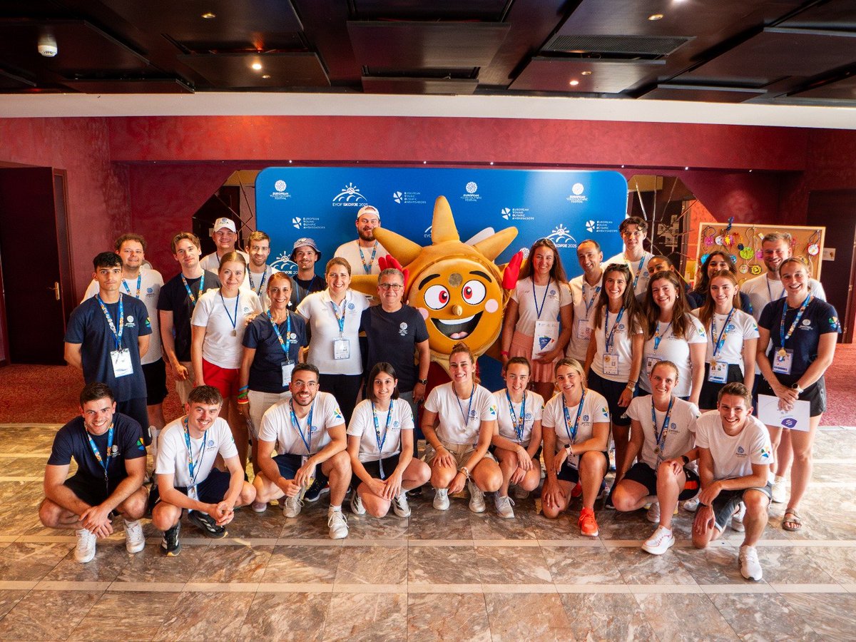 🎓 #EYOAs received diplomas at #Skopje2025 for their role in promoting #OlympicValues at #EYOF2025.

🏅 27 Ambassadors and 7 alumni led 2,000+ athletes in interactive, educational activities.

👇
eurolympic.org/european-young…