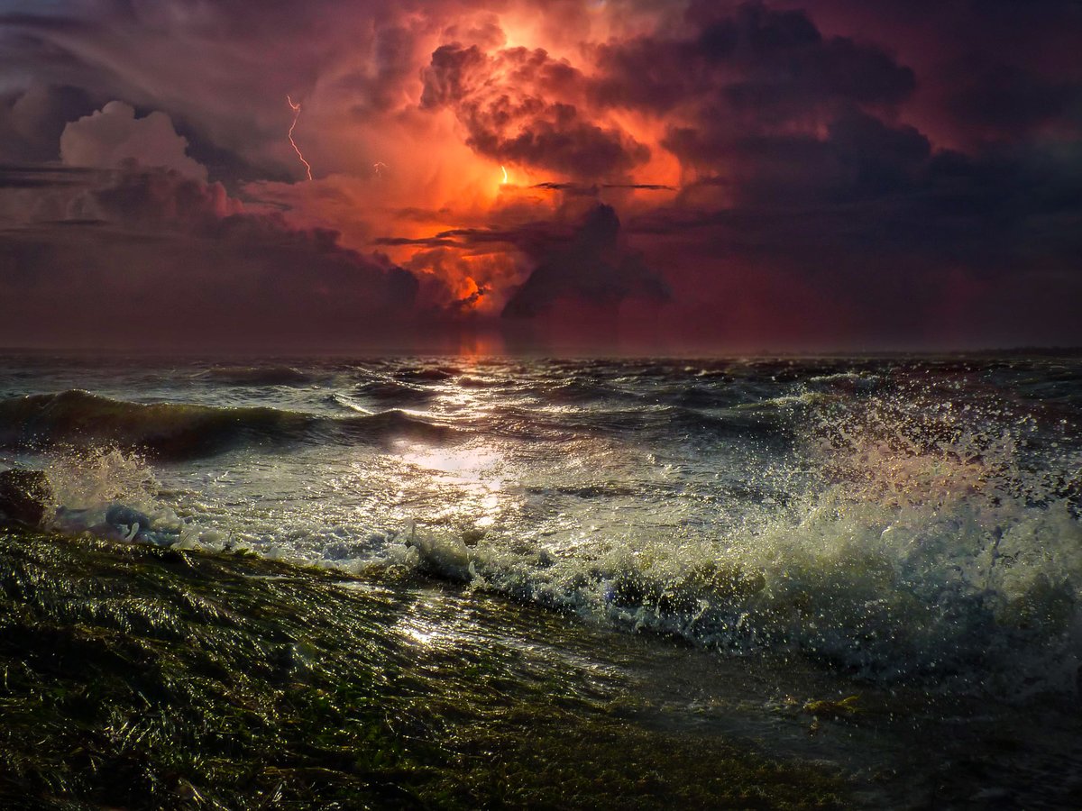 Burning Sky  

Two versions v1

#ocean #sea #beach #scape #landscapes #landscapephotography #seascapes #sunsetvibes #sunset #sunsetphotography #nft #nfts #thursdayvibes  #thursday #thursdaymorning #wellbeing