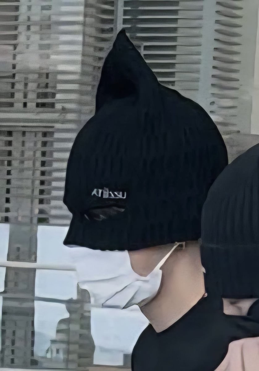 vantecheries's tweet photo. bruce wayne                                batman https://t.co/ooGZogqHSC