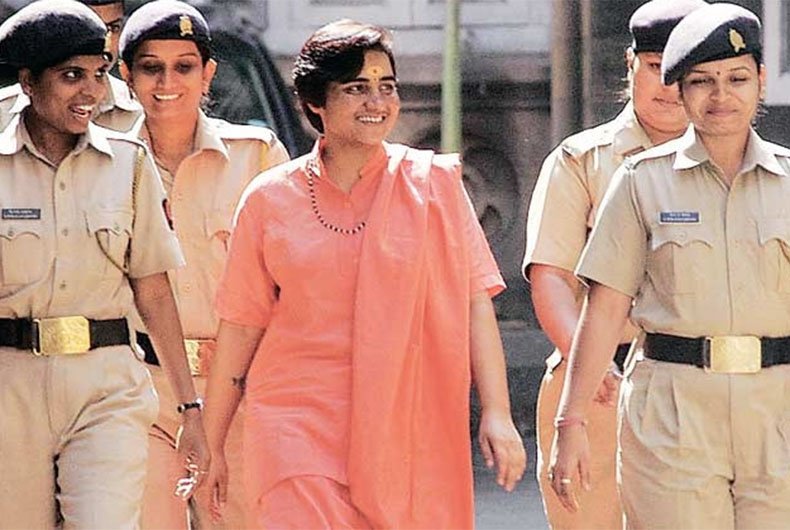 मालेगांव झूठे केस में प्रज्ञा ठाकुर, कर्नल पुरोहित सहित 7 आरपी रिहा हुए 
भगवा #आ/तंक की झूठी थ्योरी रचने वाली  सनातन को बदनाम करने वाली तुष्टिकरण वाली "#खानग्रेस" को कौन सा कोर्ट सजा देगा?
जिस केस  में16 साल 7 जिंदगी बरबाद हुई?

#malegaonblastcase