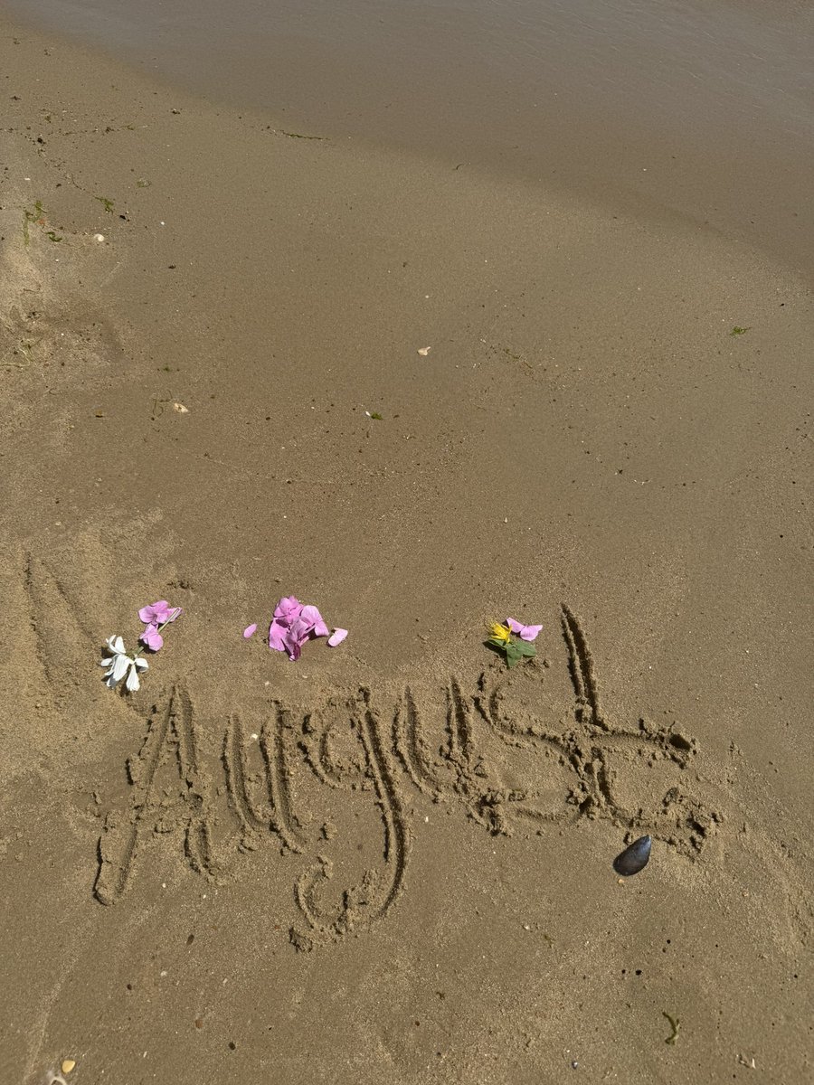 yasmine_oozeear's tweet image. Happy month of august 🗓️

May this month bring you good health, healing and happiness.

#NewMonth
#NewVibes