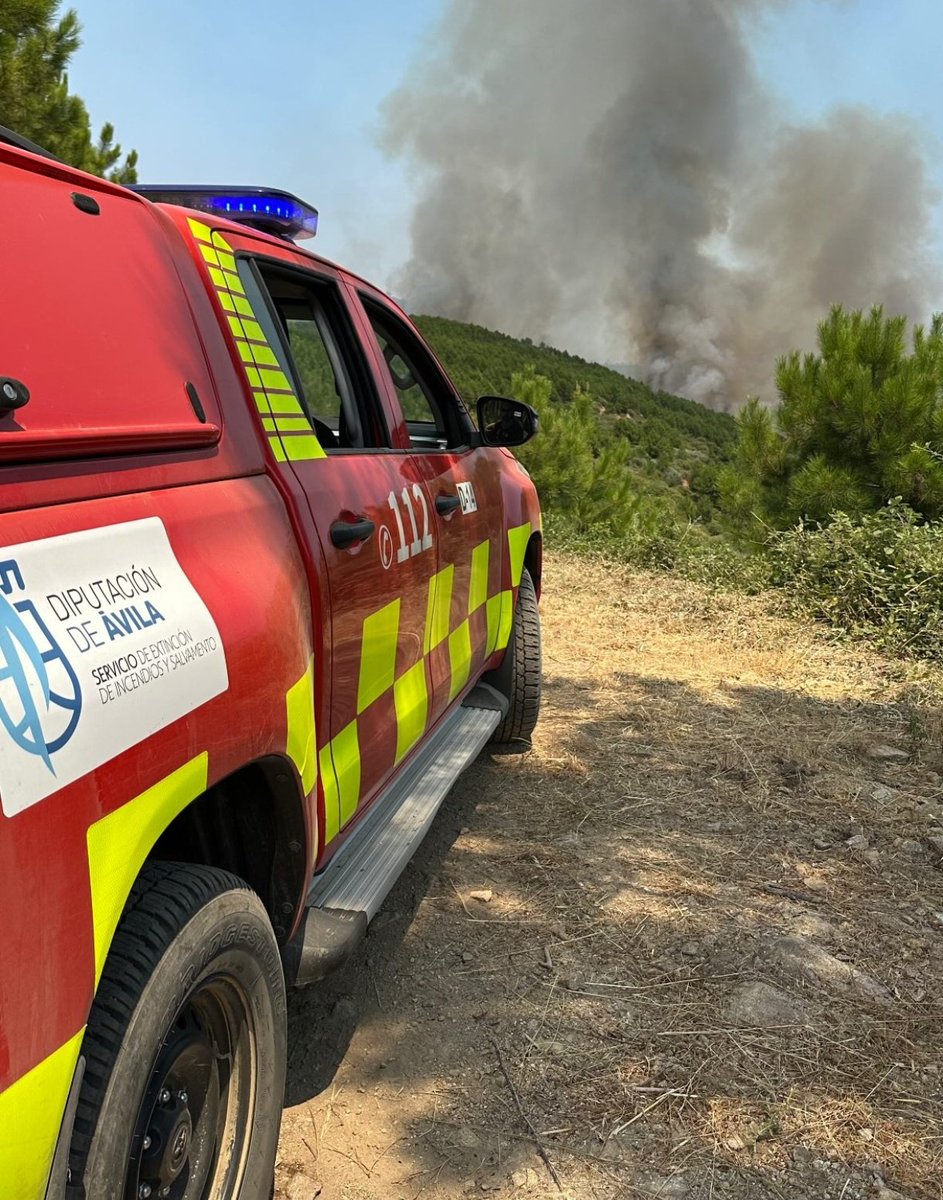 10:45 #IFCuevasDelValle Ávila

Podemos dar mejores noticias, pero el incendio se encuentra PERIMETRADO, si la meteorología acompaña, a lo largo del día podremos dar el incendio como ESTABILiZADO.

Pero aún queda mucho trabajo, y tenemos zonas activas dentro del perímetro.