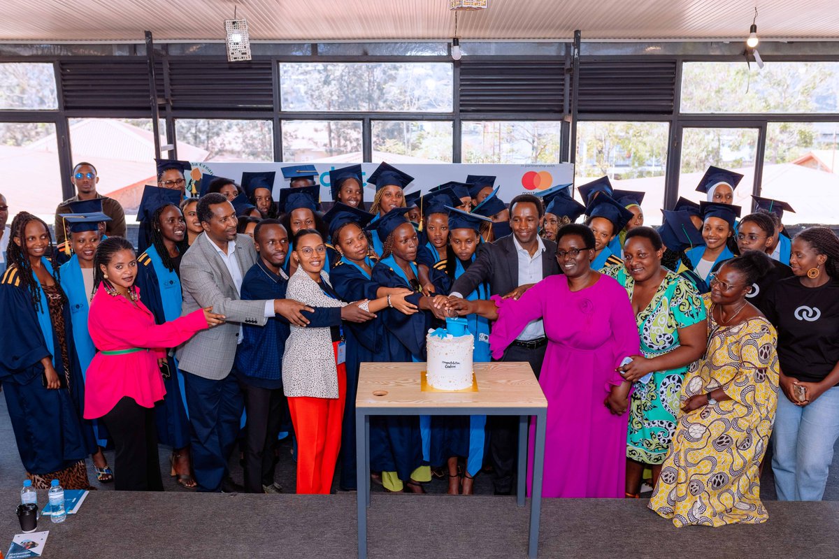 DOTRwanda's tweet image. 🎓 Honored to celebrate the #SheCanCode graduation with @IgireRwanda under the #DSEProgram — in collaboration with the DSE Consortium & @MastercardFdn.
💻 100% young women
🧑🏾🦽 Inclusive of youth with disabilities & refugees
👉 Tech is about skills, not gender.
#DOTYouth